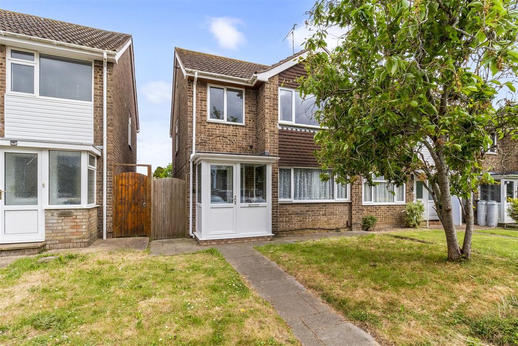 Property photo 1 of 19 4 Priory Close-018.Jpg
