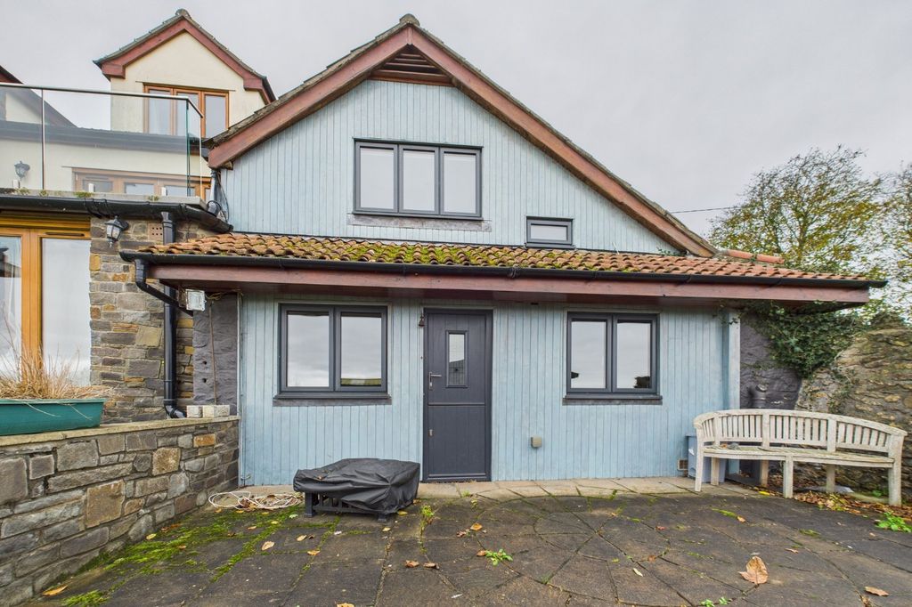 Property photo 1 of 10 Front