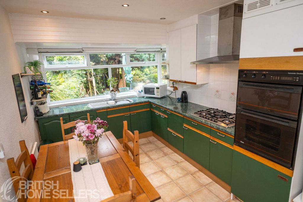 Property photo 2 of 23 Picture No. 12