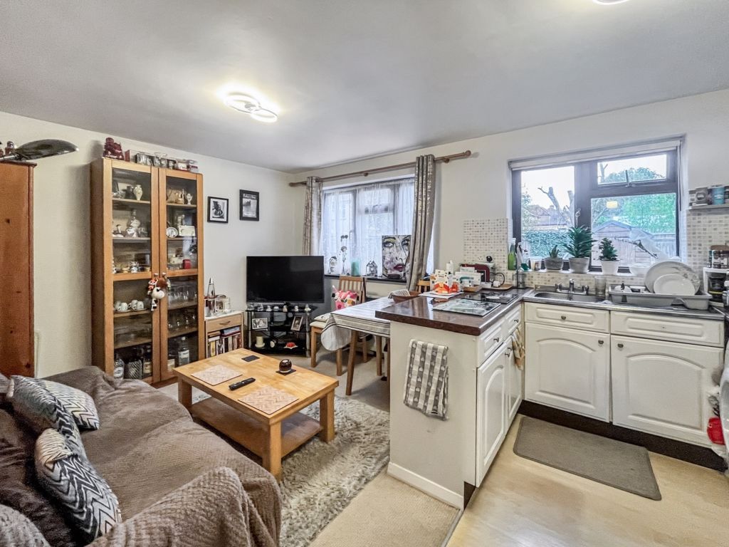 Property photo 3 of 9 Photo 4