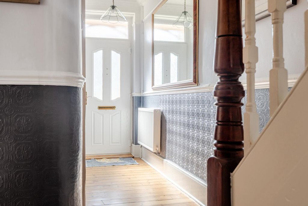 Property photo 3 of 37