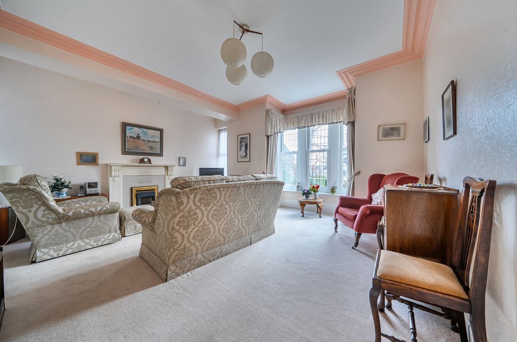 Property photo 2 of 21 1384708-8-6929Aef...