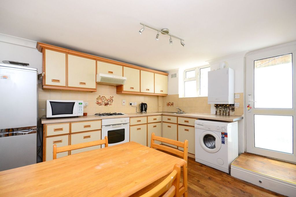Property photo 2 of 6