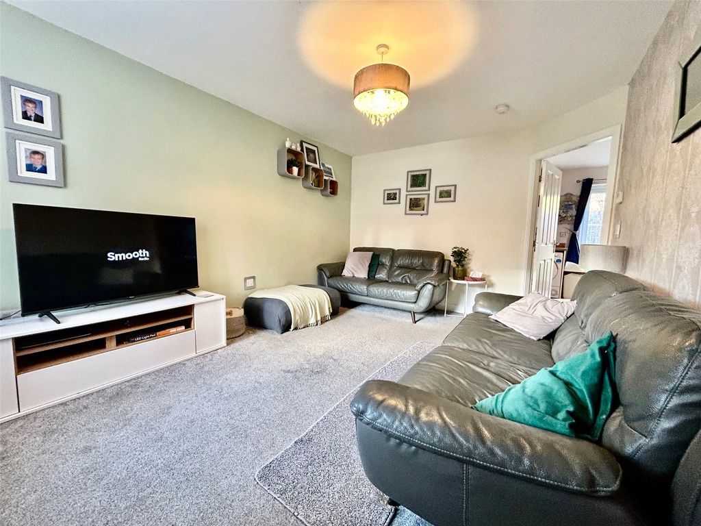 Property photo 2 of 16 Lounge