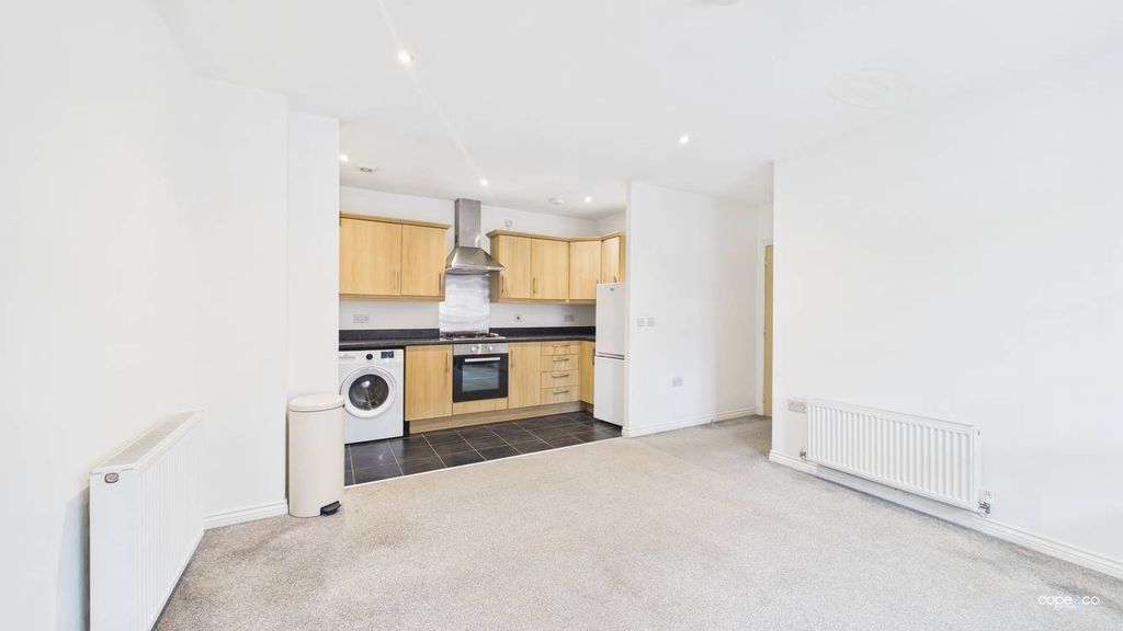 Property photo 3 of 10 2593694