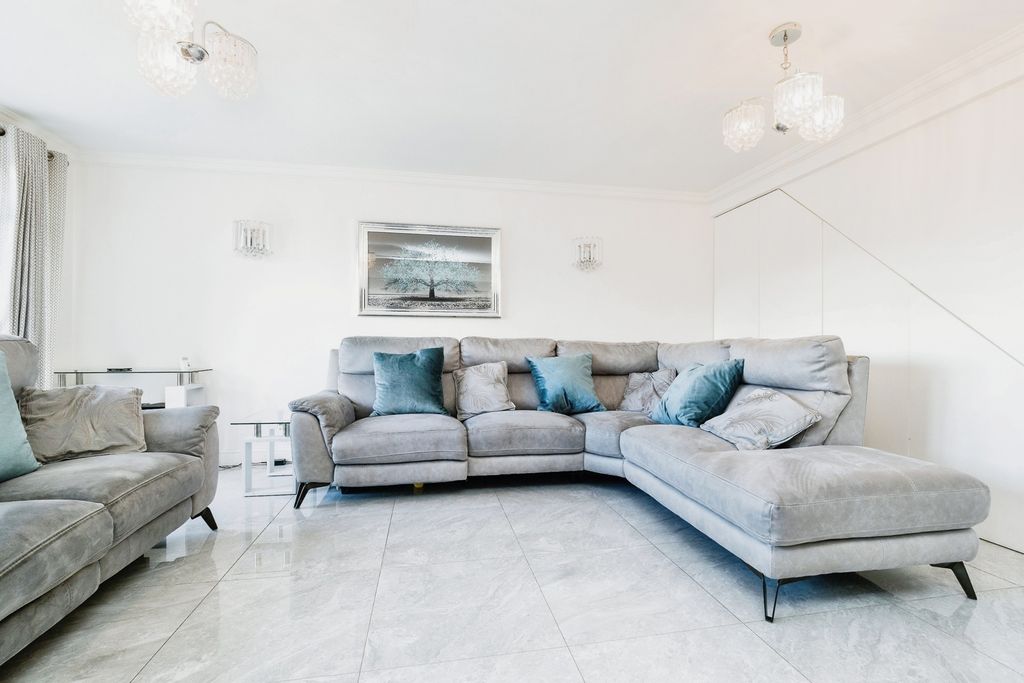 Property photo 3 of 20 Pbox-Img.Jpg