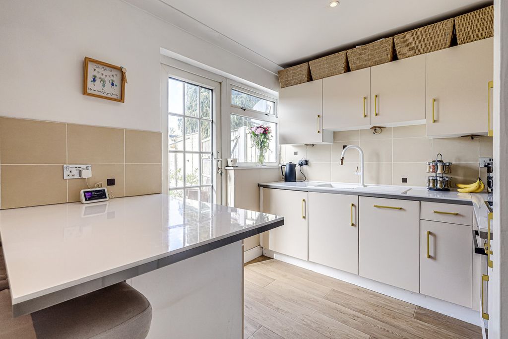 Property photo 3 of 20