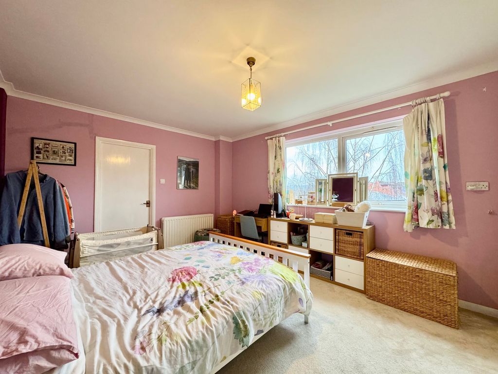 Property photo 2 of 16 Bedroom