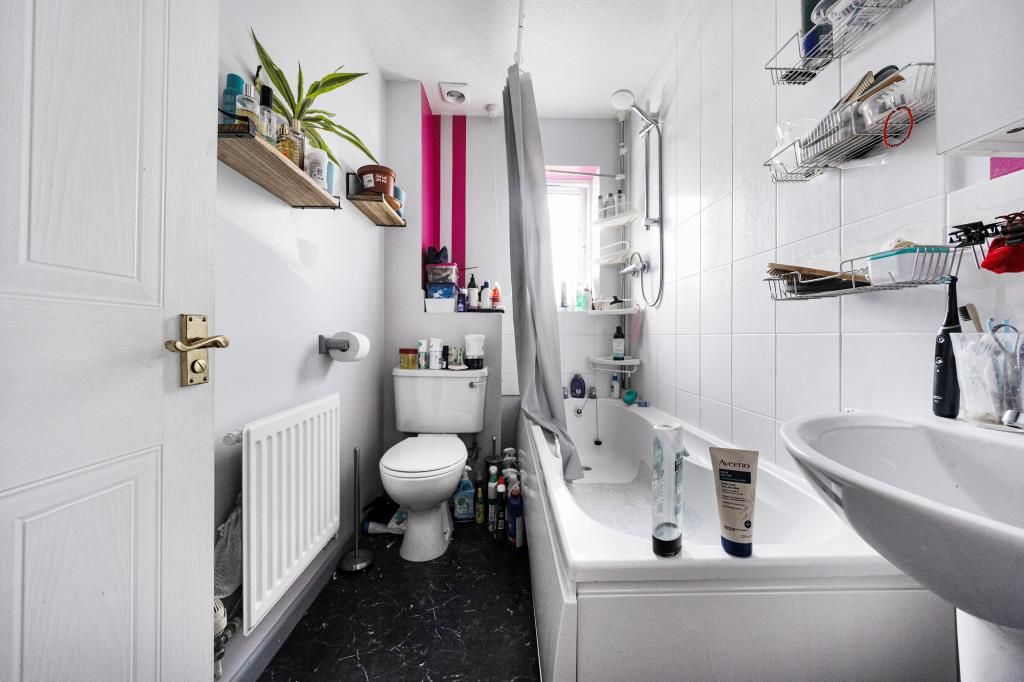 Property photo 3 of 15 Bathroom