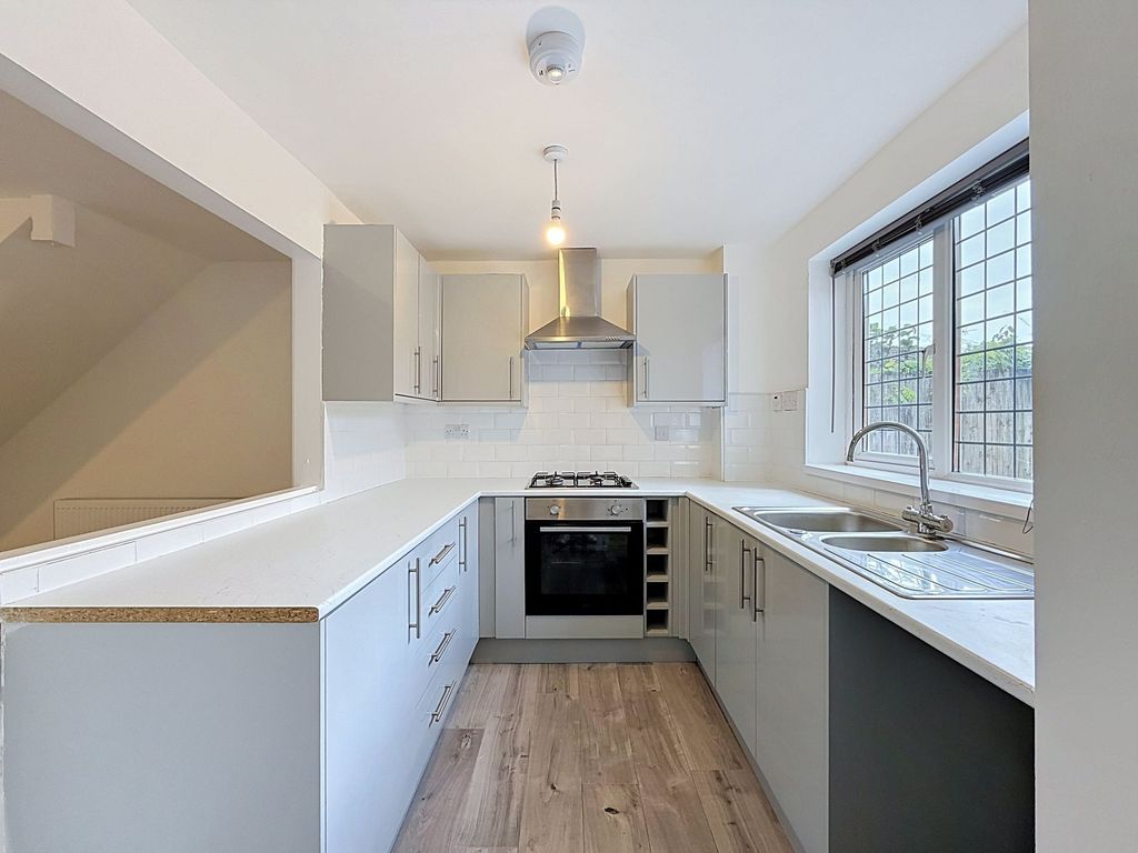 Property photo 2 of 19 Kitchen