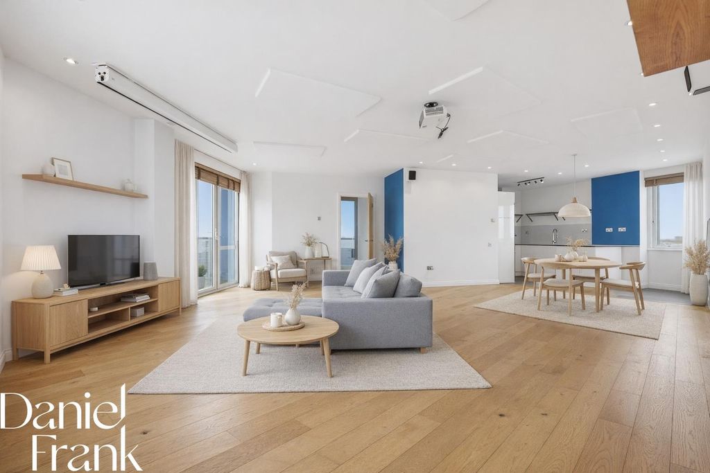 Property photo 2 of 36