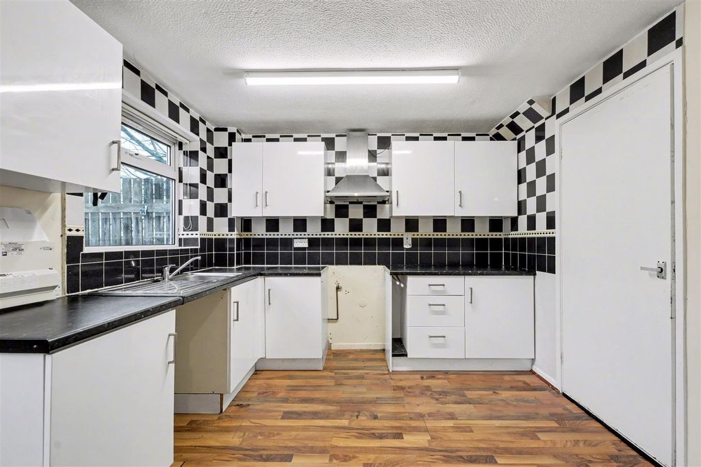 Property photo 2 of 21 Kitchen
