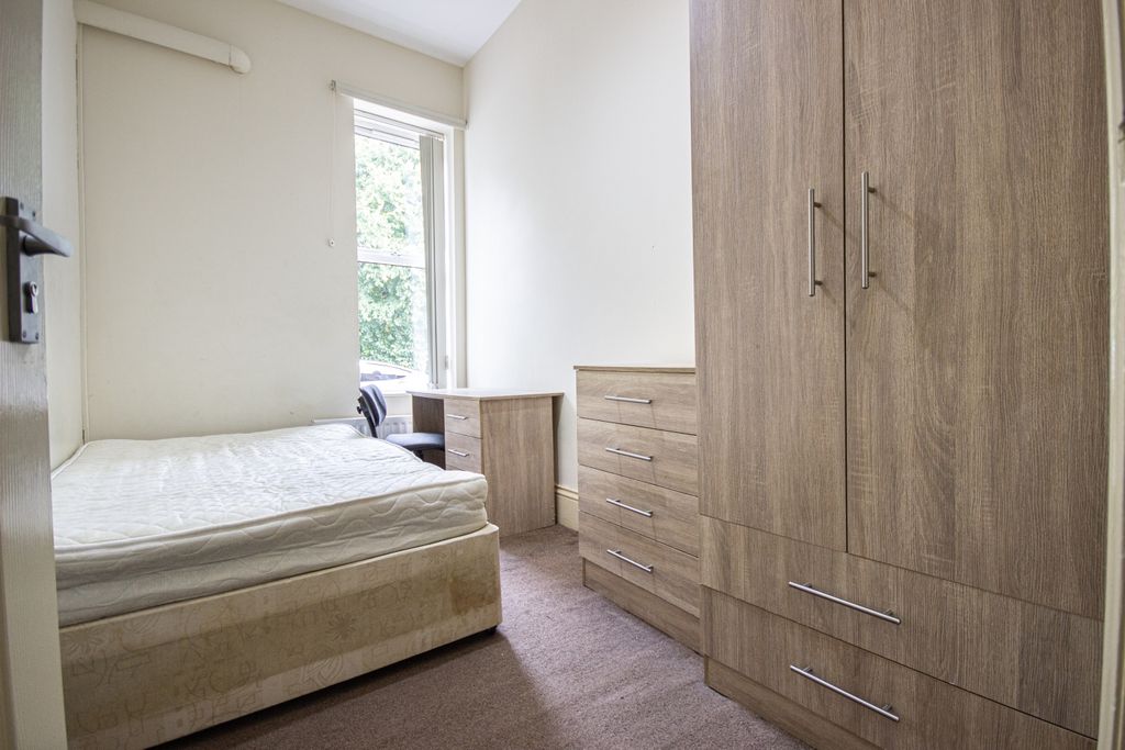 Property photo 2 of 8 1