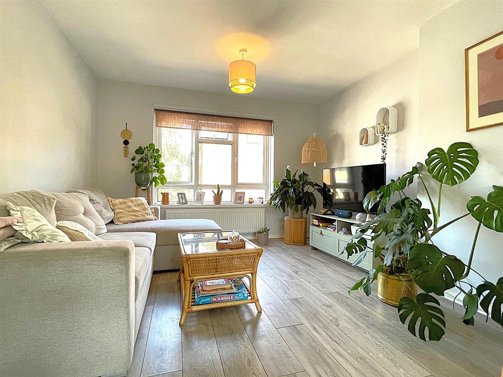 Property photo 2 of 13 Lounge.A.Jpg