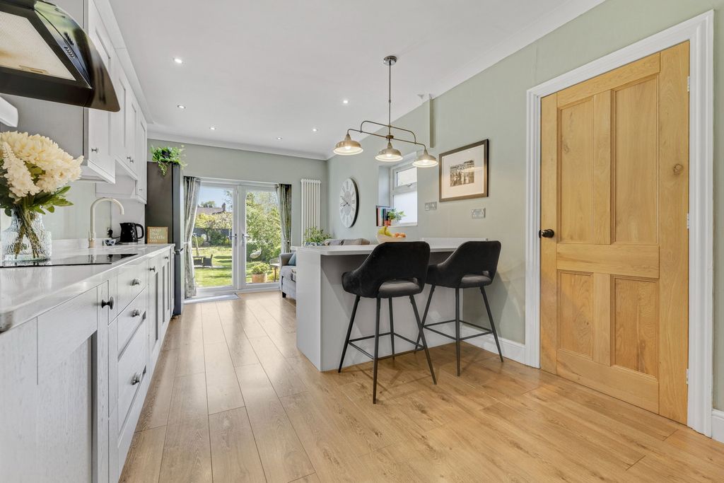 Property photo 2 of 34