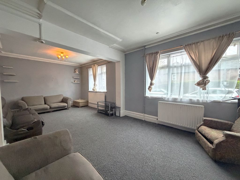 Property photo 2 of 12 4002243F-D1C7-49Da-Aef7-0CC300F2A3Ca