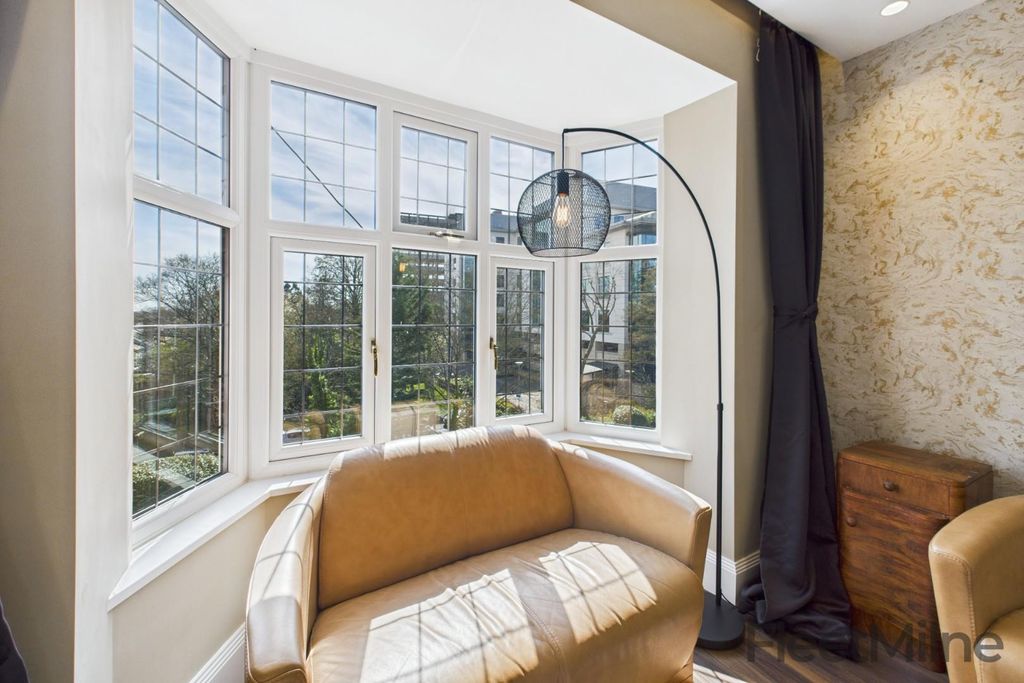 Property photo 3 of 25 Living Room