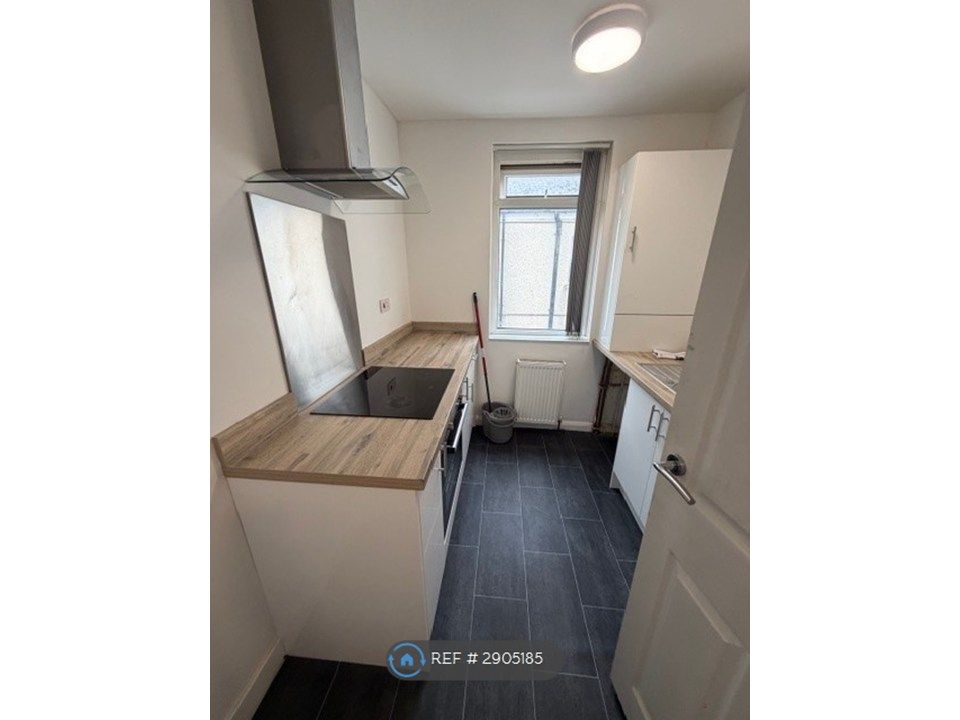 Property photo 1 of 11 Kitchen