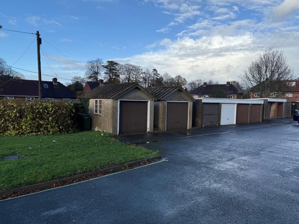 Property photo 1 of 2 Garages