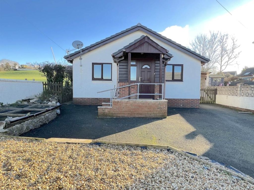 Property photo 3 of 10 Front Lyc