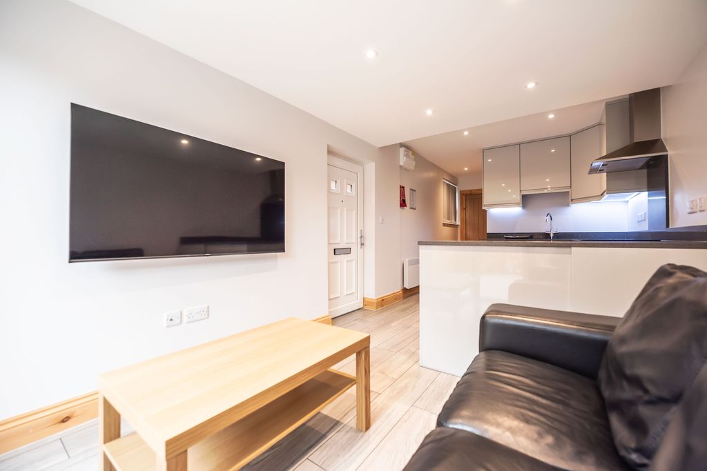 Property photo 3 of 7 Photo 2