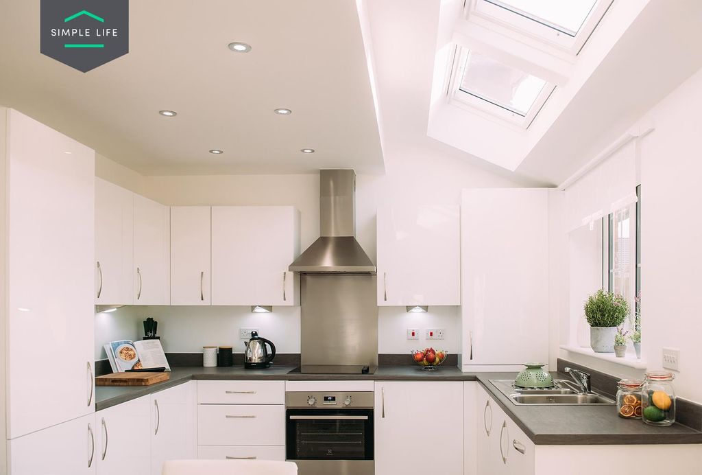 Property photo 3 of 11 Ellesmere_Kitchen1.Jpg