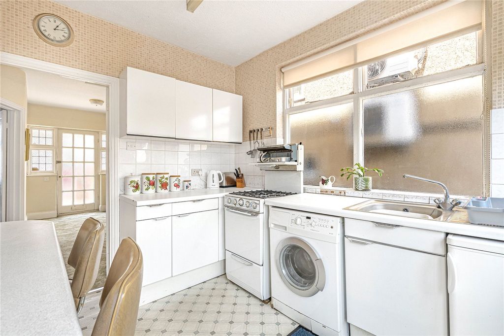 Property photo 3 of 17 Kitchen