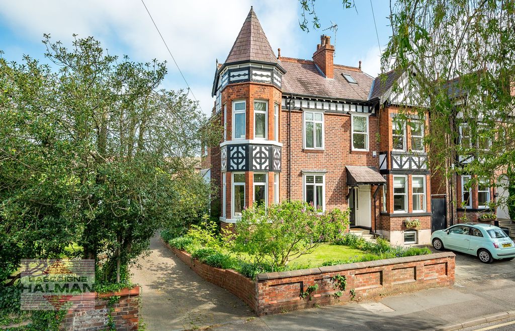 Property photo 1 of 33