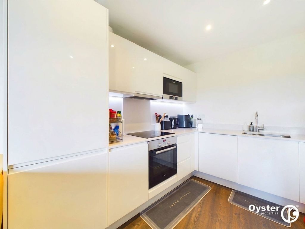 Property photo 3 of 13 Kitchen