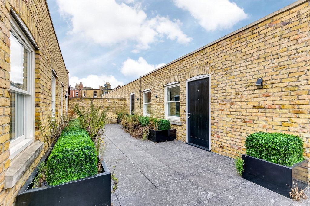 Property photo 2 of 5