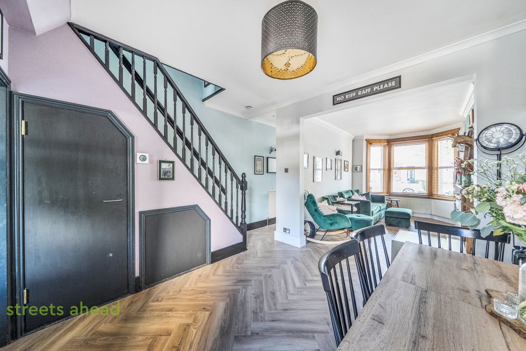 Property photo 3 of 20 9Ef96A72-F37E-4d4...