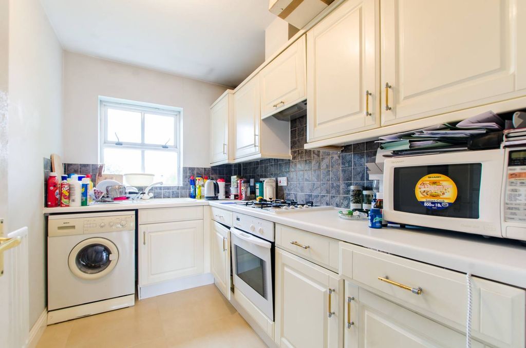 Property photo 2 of 8