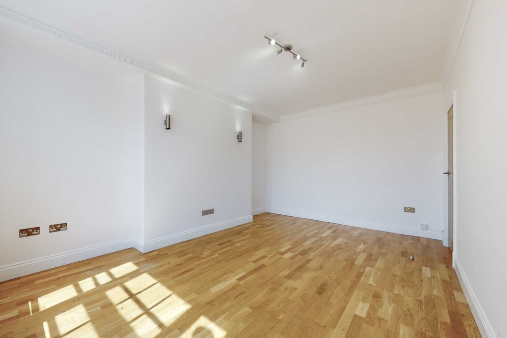 Property photo 2 of 14 Photo