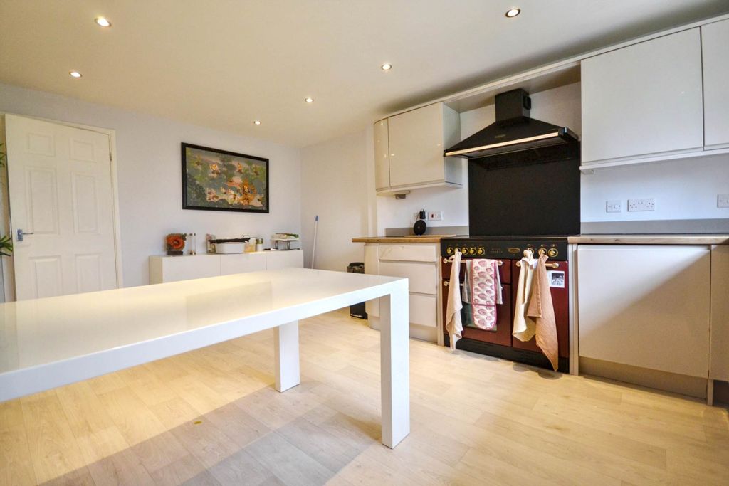 Additional image 10 of 3 bed flat for saleTwyning Manor, Twyning Tewkesbury, Gloucestershire GL20