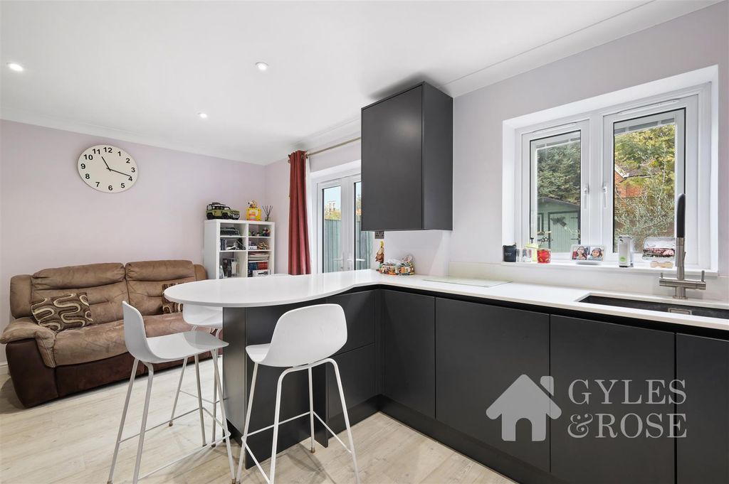 Property photo 2 of 21 Kitchen