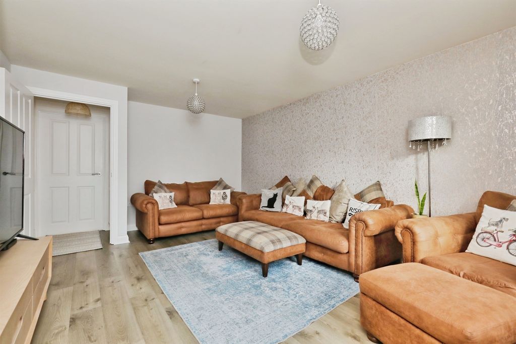 Property photo 2 of 15 Lounge