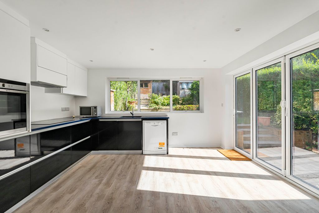 Property photo 2 of 12 Kitchen