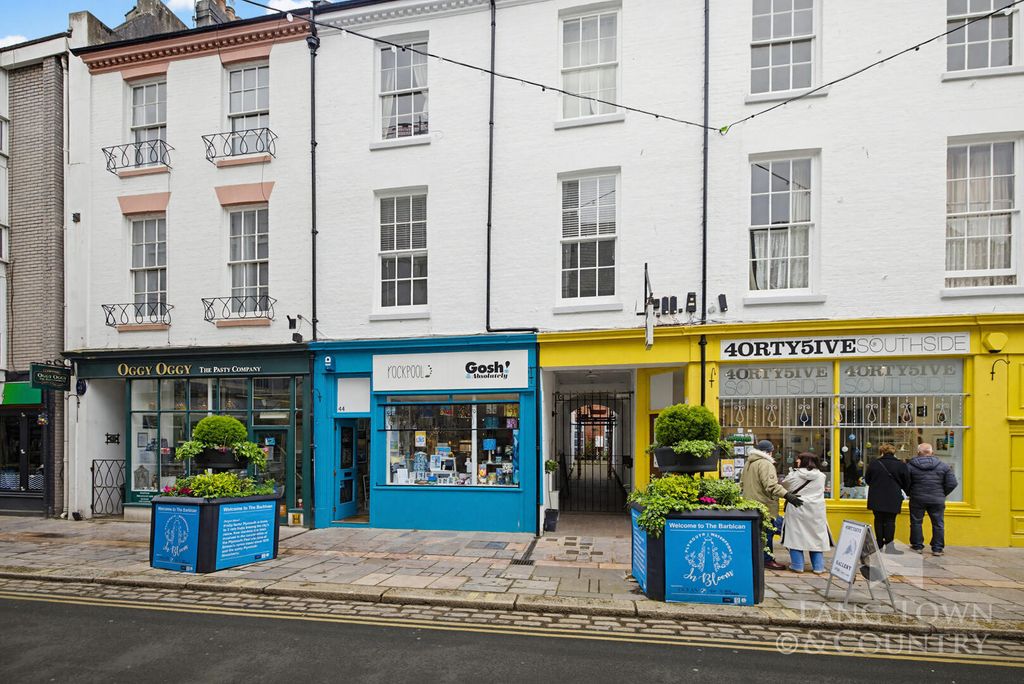 Property photo 1 of 8 Exterior