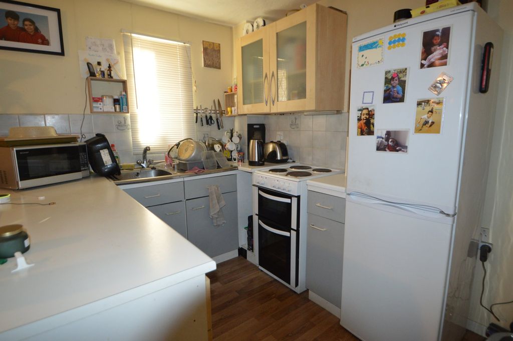 Property photo 2 of 4 Kitchen