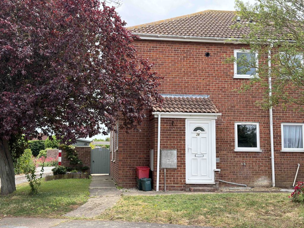 Property photo 1 of 5 Rare To The Market - One Bedroom Quarter House Located In Stonham Avenue, Clacton On Sea, Essex