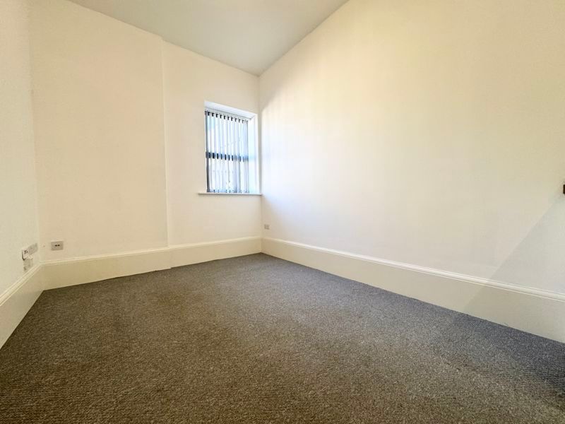 Property photo 3 of 11 Living Room