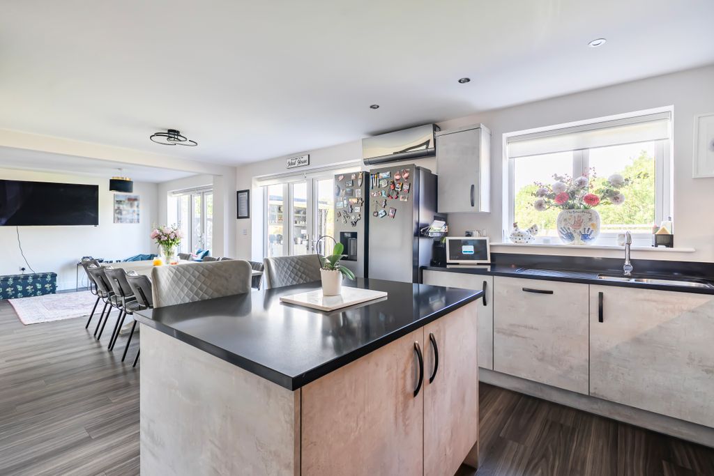 Property photo 2 of 20 1473519-16-6A27F635Ae9E7