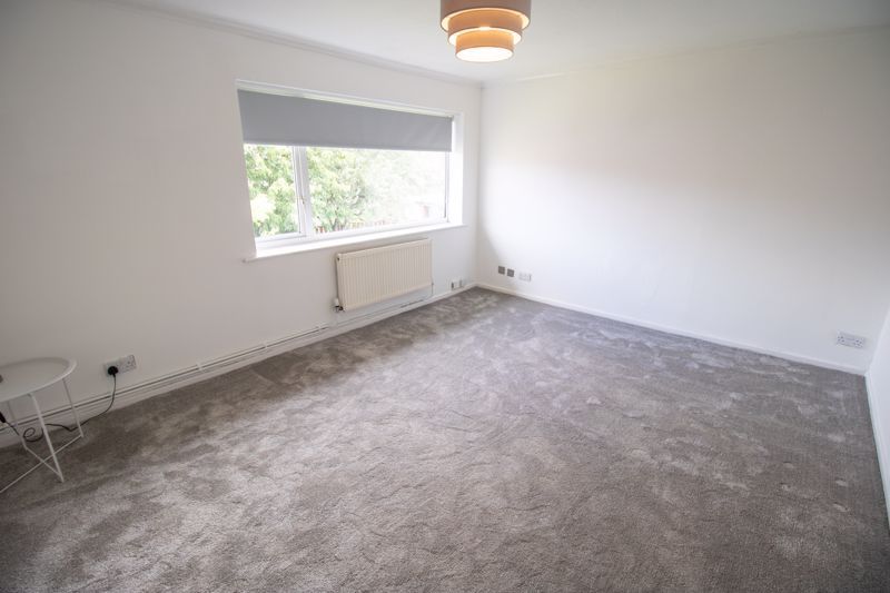 Property photo 3 of 9 Lounge