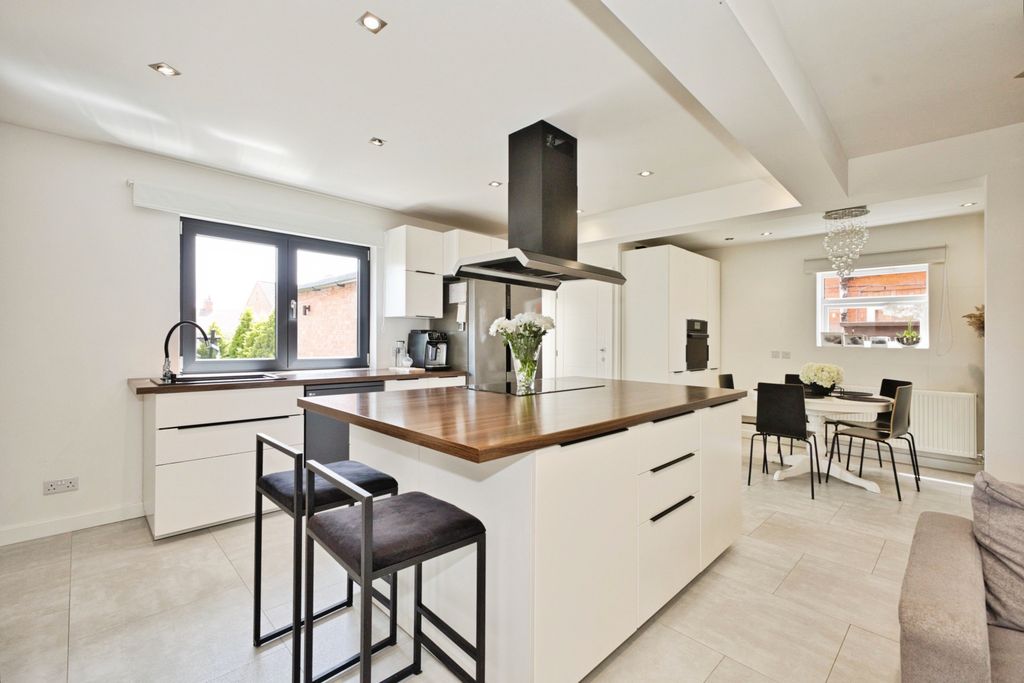 Property photo 1 of 16 Kitchen