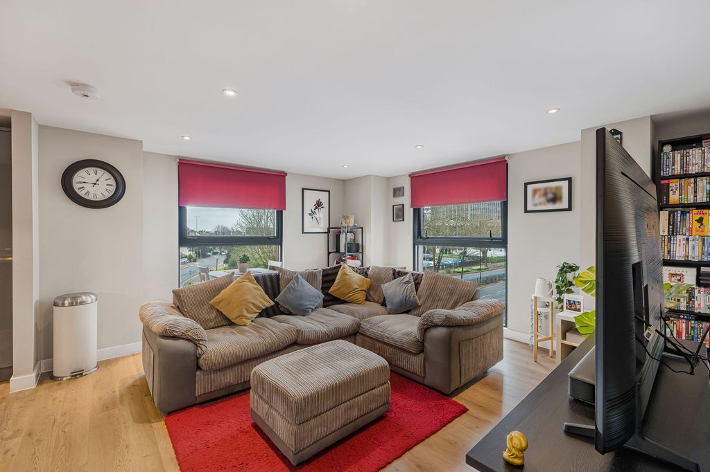 Property photo 2 of 14 Lounge