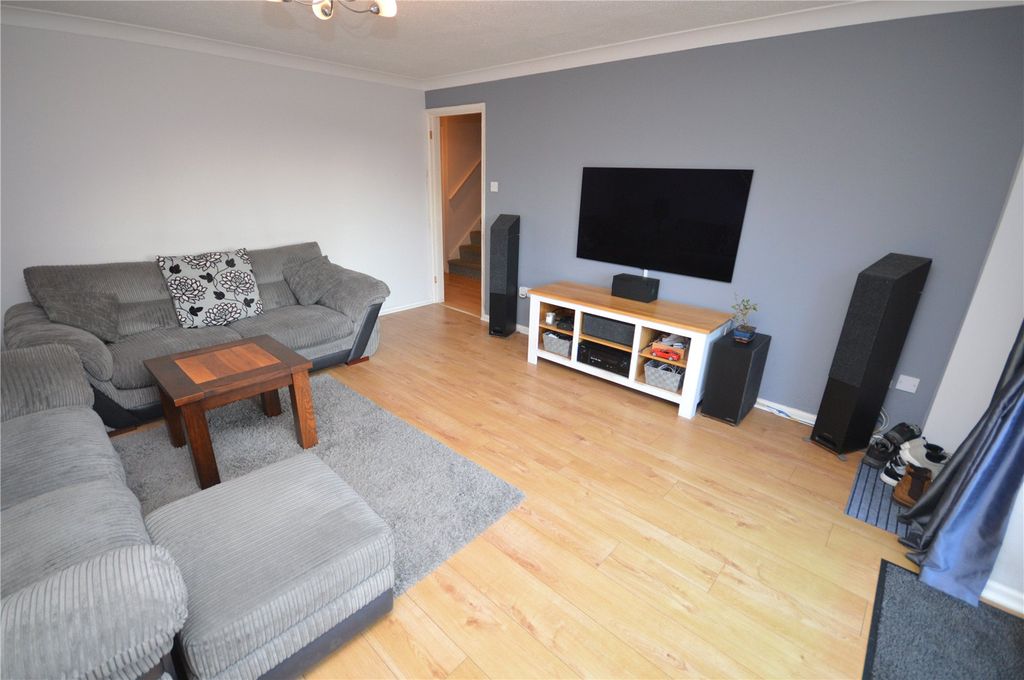 Property photo 3 of 17 Lounge