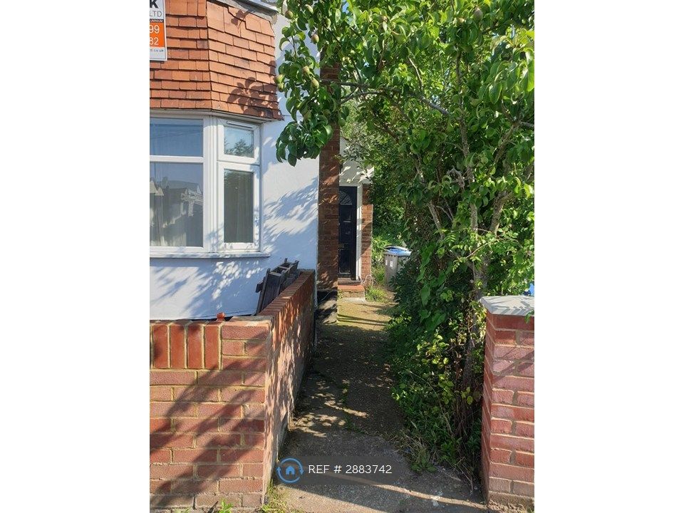 Property photo 3 of 11 Side Access