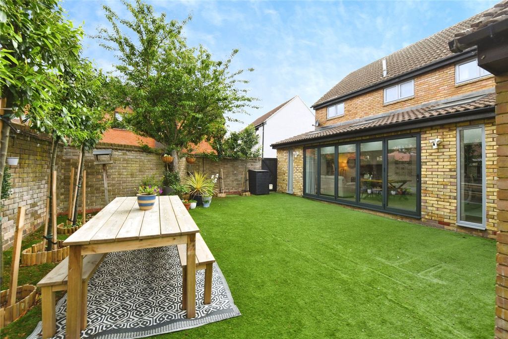 Property photo 3 of 20 External