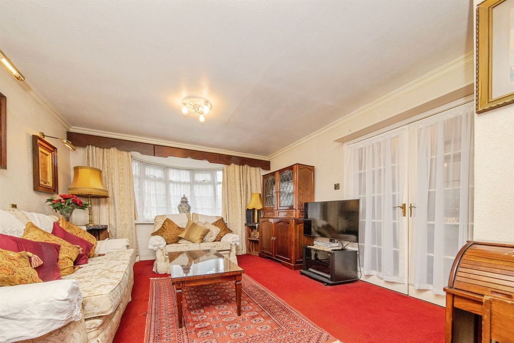 Property photo 3 of 20