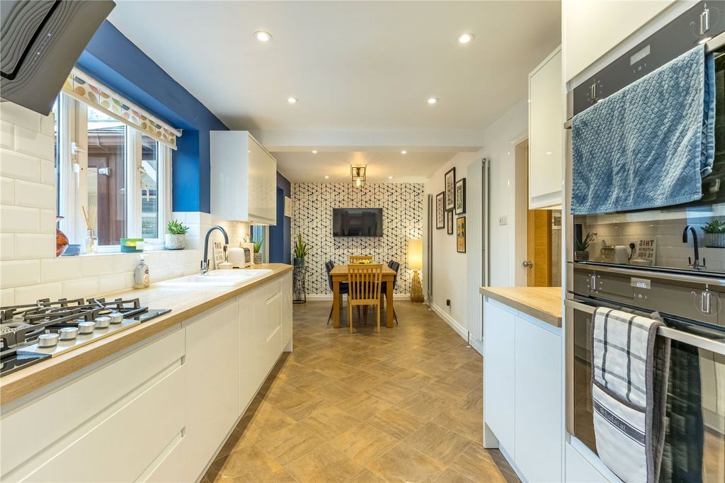 Property photo 3 of 28 Dining Kitchen